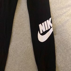 Small Black Nike leggings